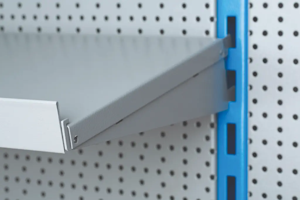 Estante con soportes para el panel frontal (1500)